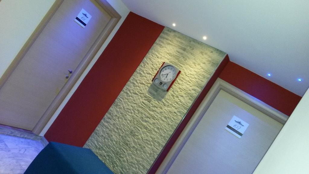 Domus Roma Hotel Esterno foto