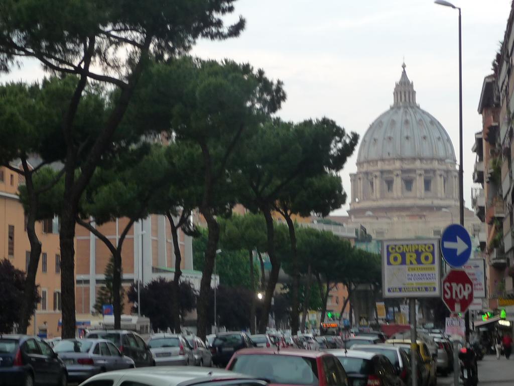 Domus Roma Hotel Esterno foto