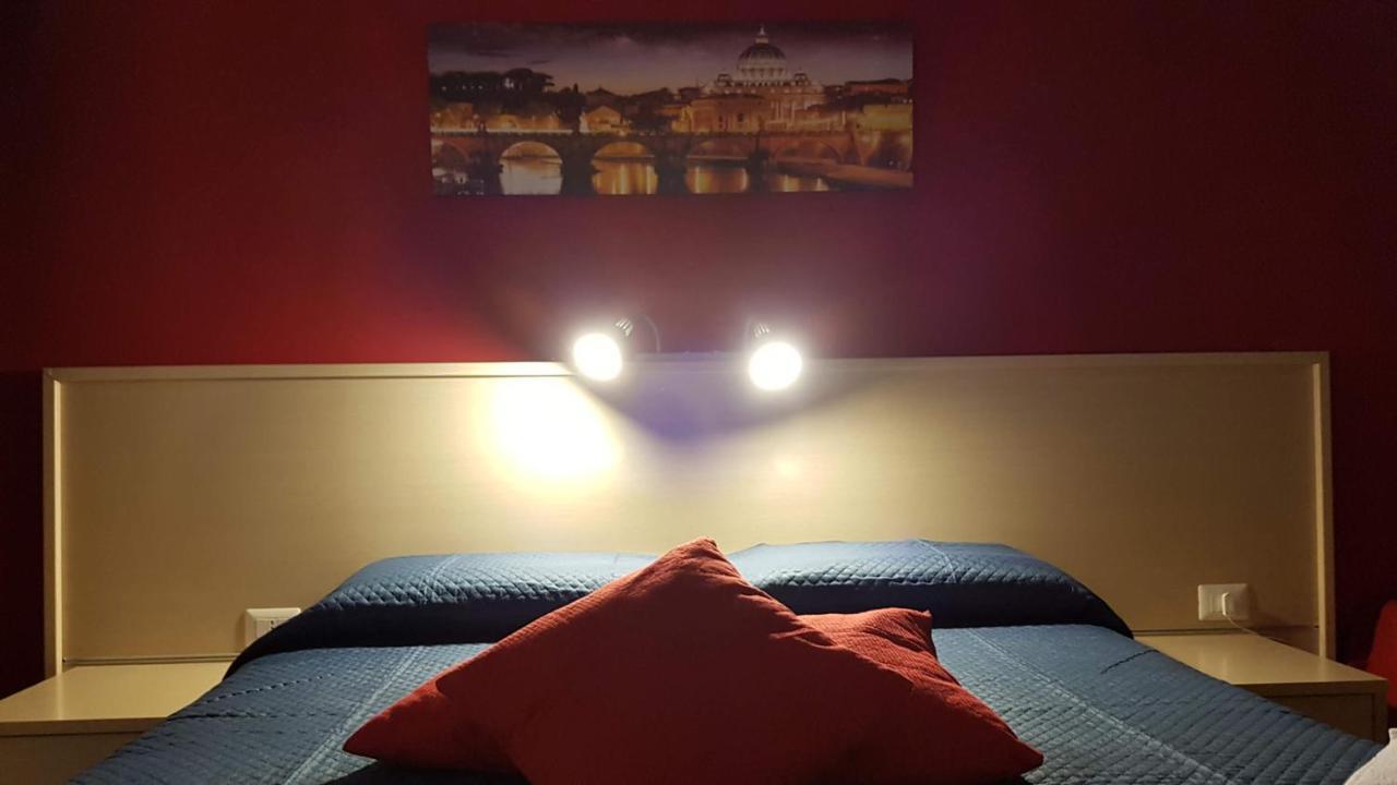 Domus Roma Hotel Esterno foto