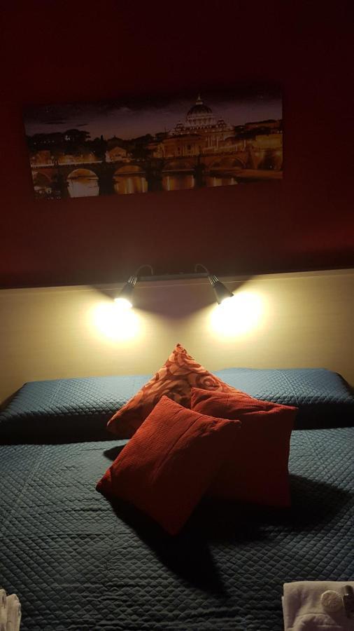 Domus Roma Hotel Esterno foto
